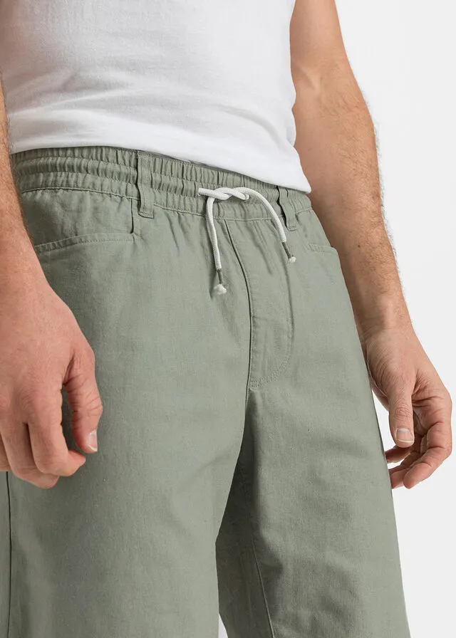 Bermudas elásticas de mezcla de lino, corte regular Verde