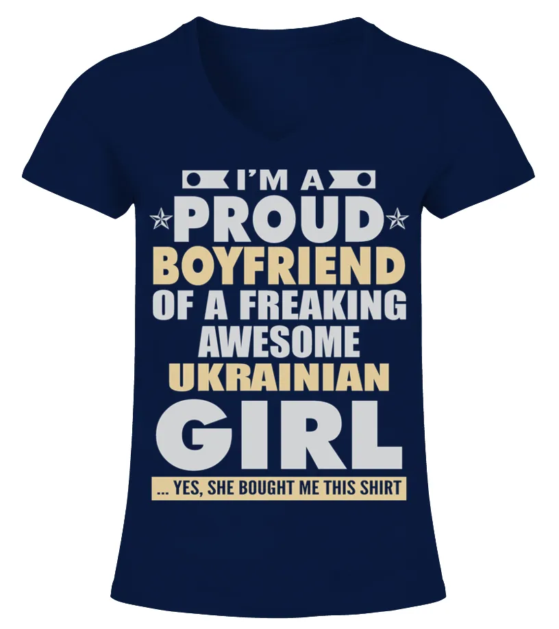 BOYFRIEND OF UKRAINIAN GIRL T SHIRTS Camiseta cuello pico Mujer