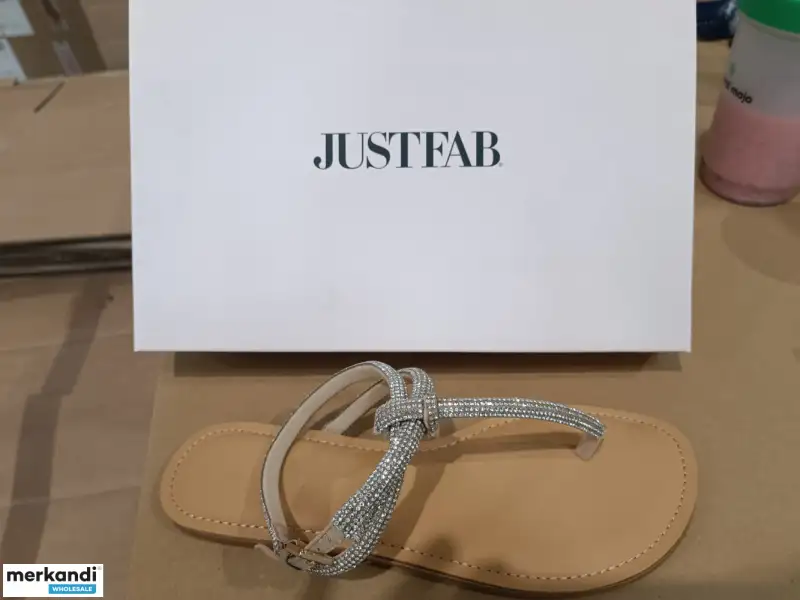 Calzado de mujer JustFab categoría A+B: devoluciones de clientes, mezcla de temporadas