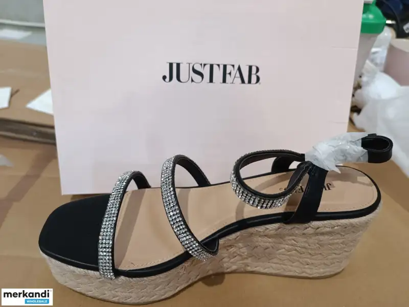 Calzado de mujer JustFab categoría A+B: devoluciones de clientes, mezcla de temporadas