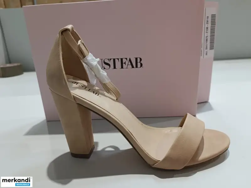 Calzado de mujer JustFab categoría A+B: devoluciones de clientes, mezcla de temporadas