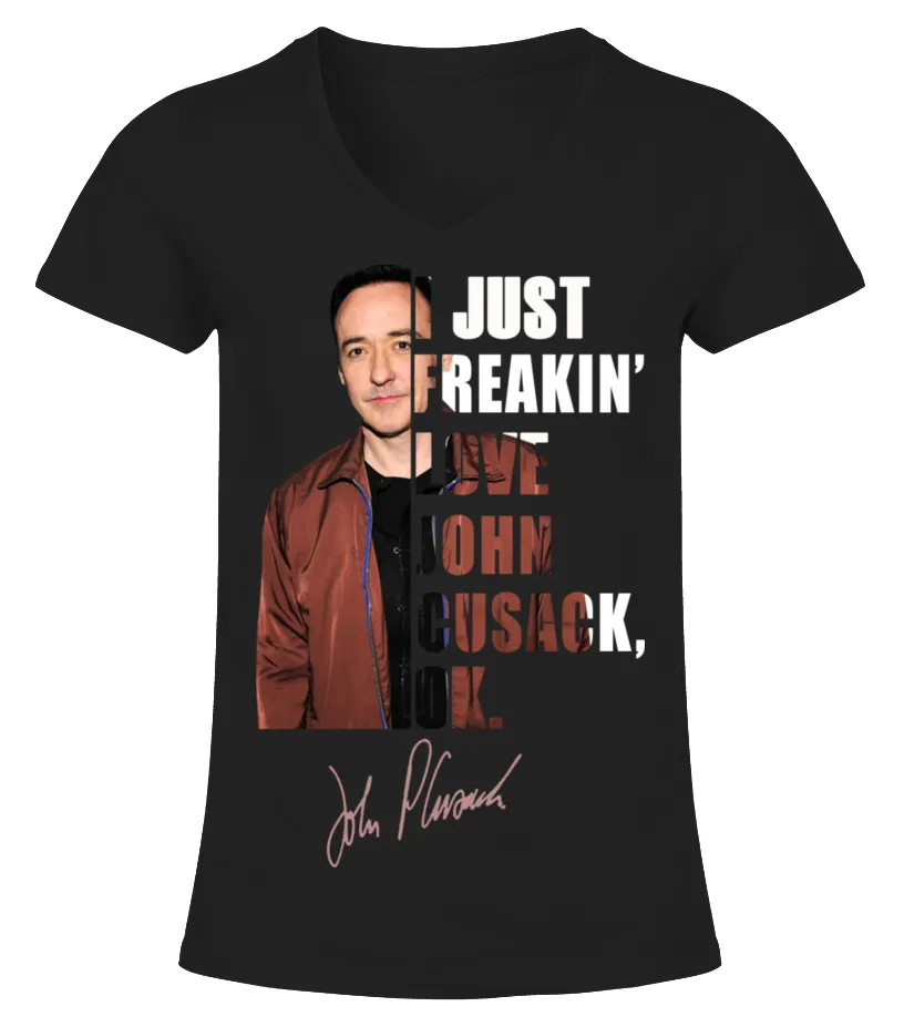 FREAKIN' LOVE JOHN CUSACK , OK. Camiseta cuello pico Mujer