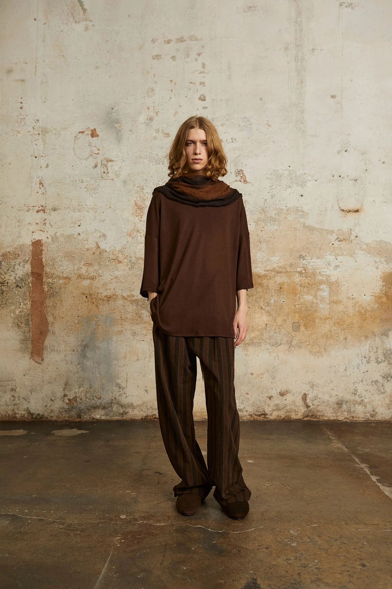 Gin, oversized mahogany virgin wool t-shirt