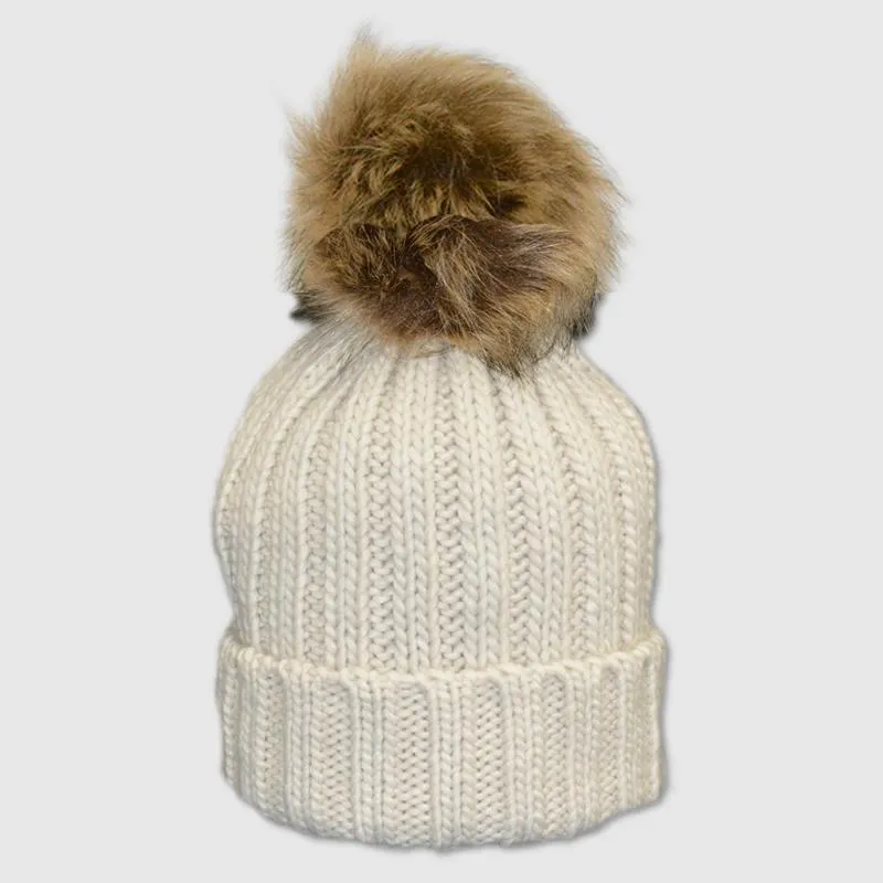 Gorro Infantil con pompón de pelo sintético  color beig - inicial bordada