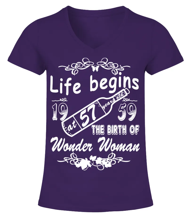 Life begins at 57! Camiseta cuello pico Mujer