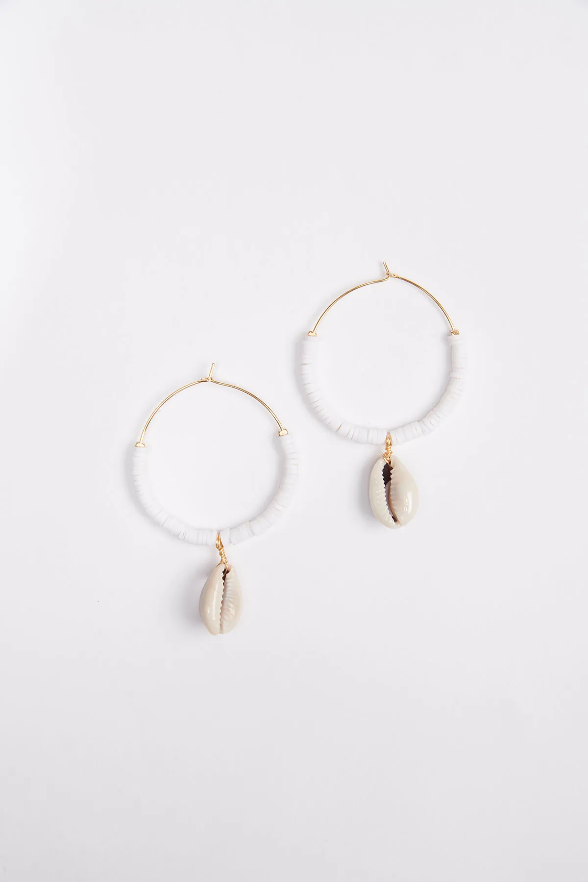 Pendientes blancos de conchas Waimea Earrings