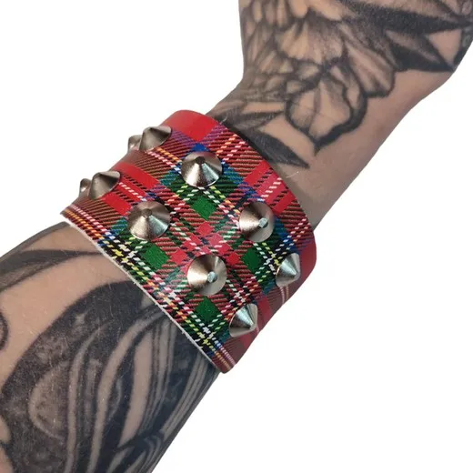 Pulsera tartán con dos hileras de conos